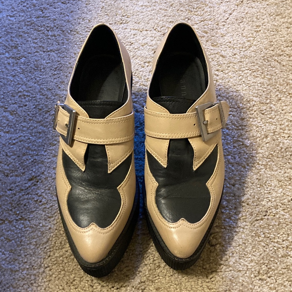 Gianni Bini Two-Tone Beige and Black Leather Buckle Loafers Creepers